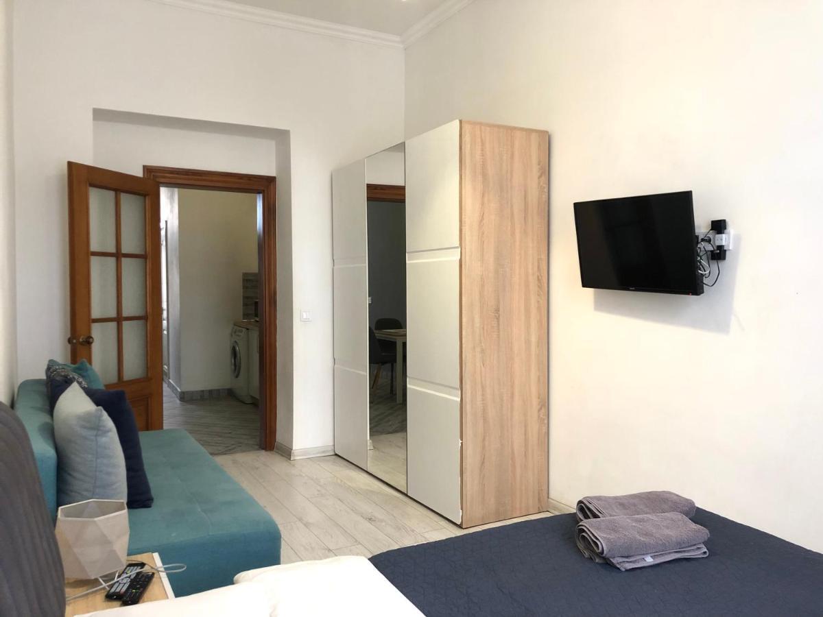 Romantic Apartments-Near Opera House 5/8 Lviv Buitenkant foto