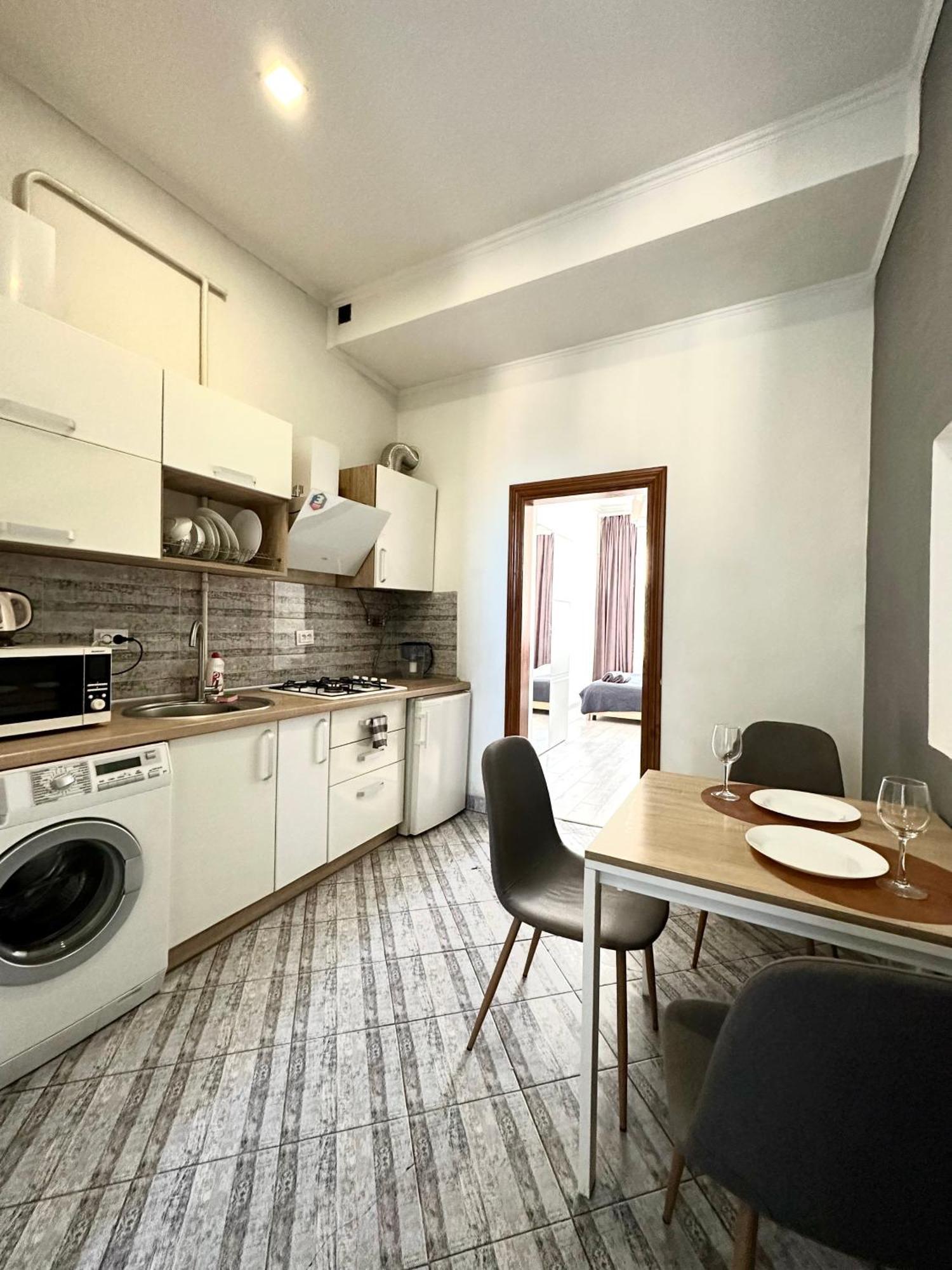 Romantic Apartments-Near Opera House 5/8 Lviv Buitenkant foto